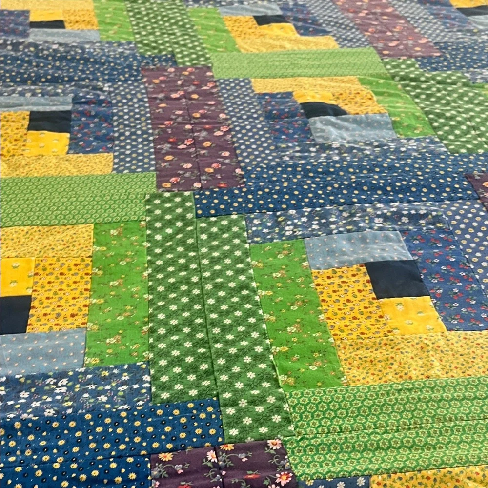 HANDMADE QUILT Pieced LOG CABIN COURTHOUSE STEP Colorful Patchwork Retro